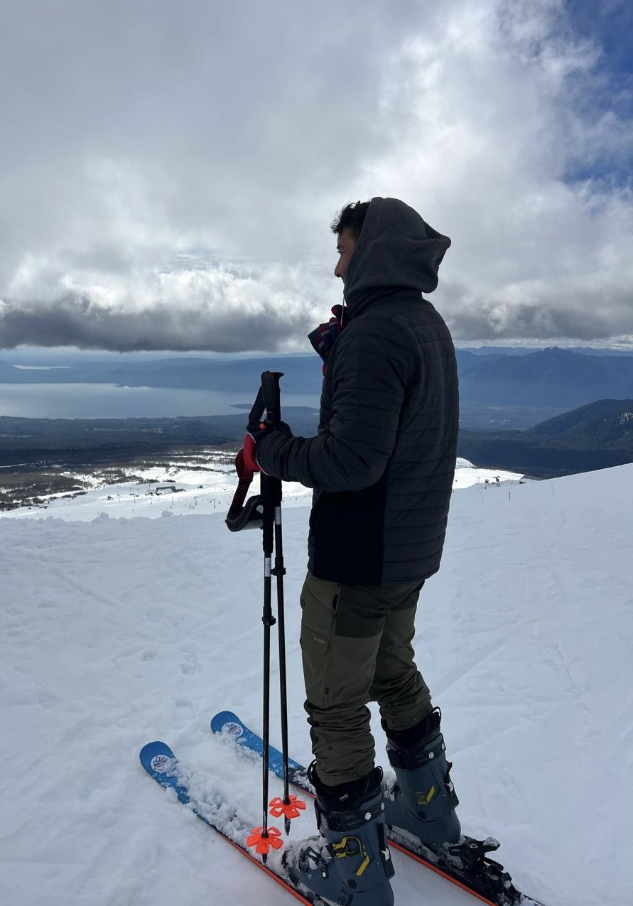 VOLCANO SKIING/SNOWBOARDING