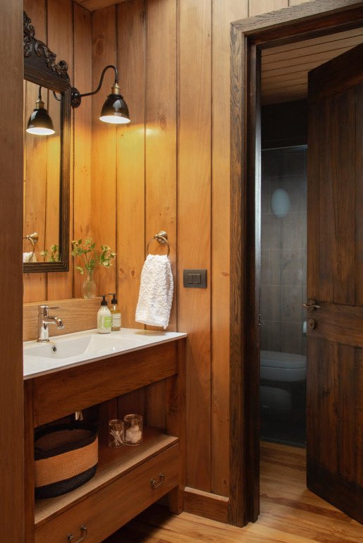 DELUXE SUITE BATHROOM - Natural slate, warm interiors, and a glimpse of the outdoors
