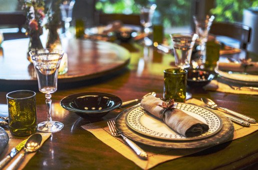 PLATED STORIES - Vintage pieces and layered textures turn every meal into a visual experience